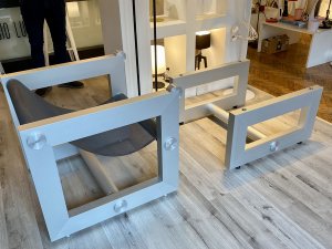 El mismo sillón, adentro o afuera El mismo sillón, adentro o afuera