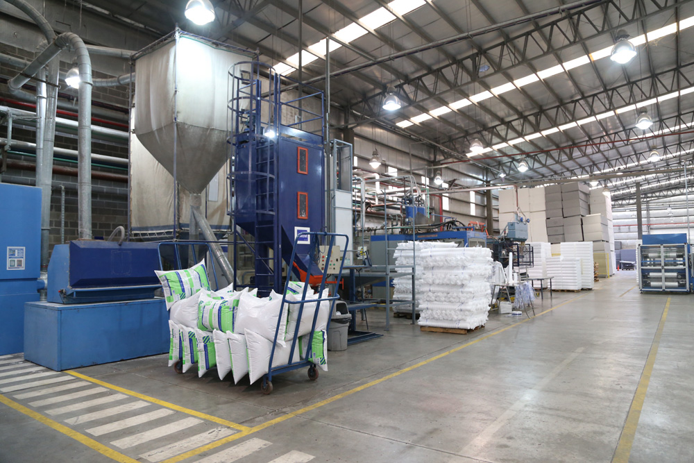 interior_de_la_planta_de_grupo_estisol_que_fue_ampliada_con_nuevas_maquinas_y_cerca_de_2000_m2_nuevos