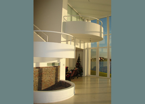 Arquinova Casas y Estudio Tomás y Fredi Llosa