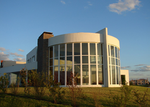 Arquinova Casas y Estudio Tomás y Fredi Llosa