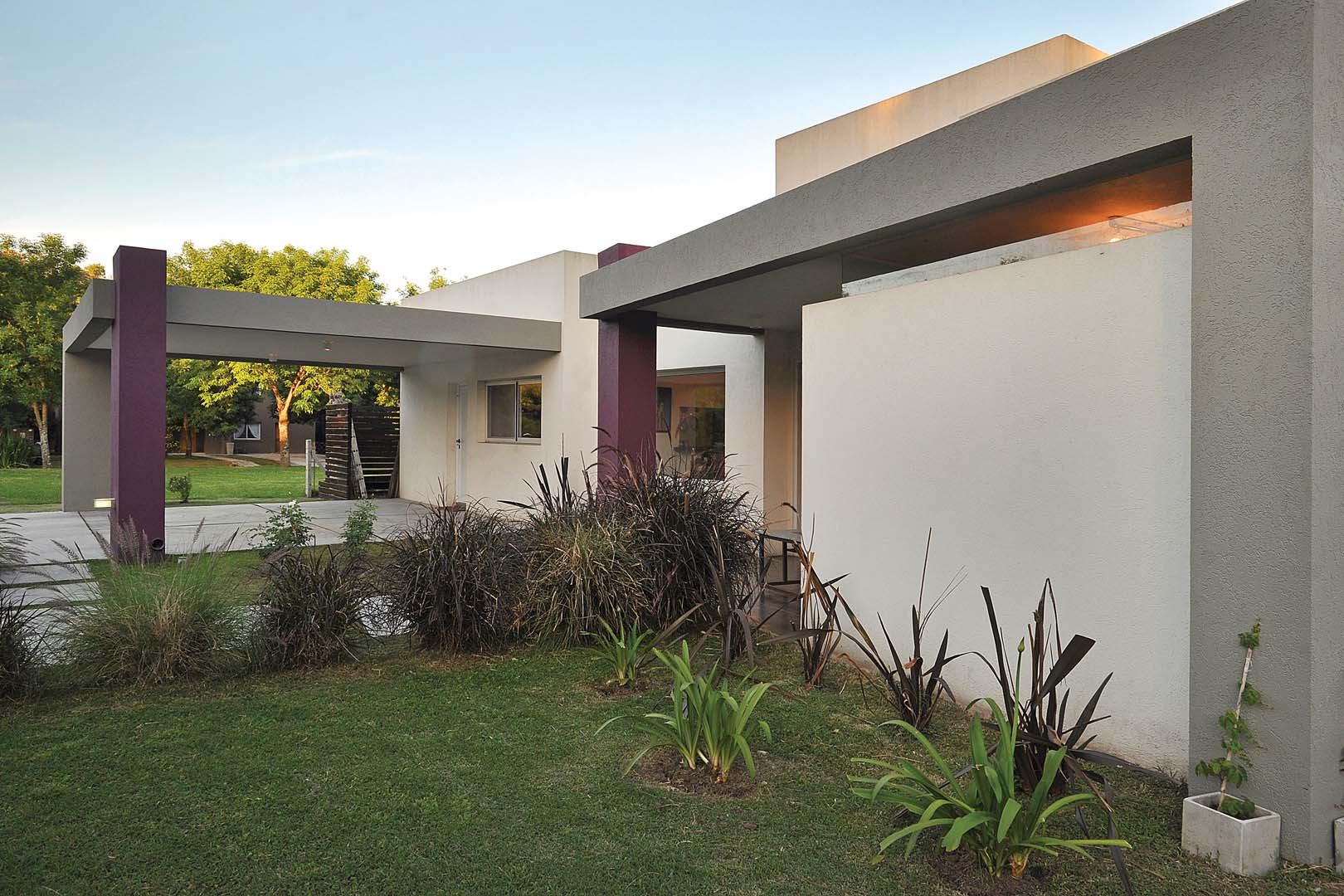 Arquinova Casas y Estudio Tomás y Fredi Llosa
