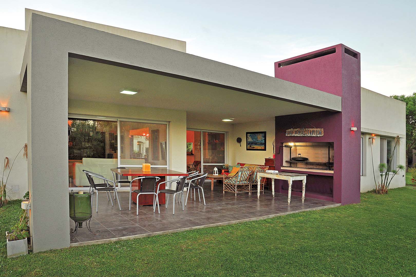 Arquinova Casas y Estudio Tomás y Fredi Llosa