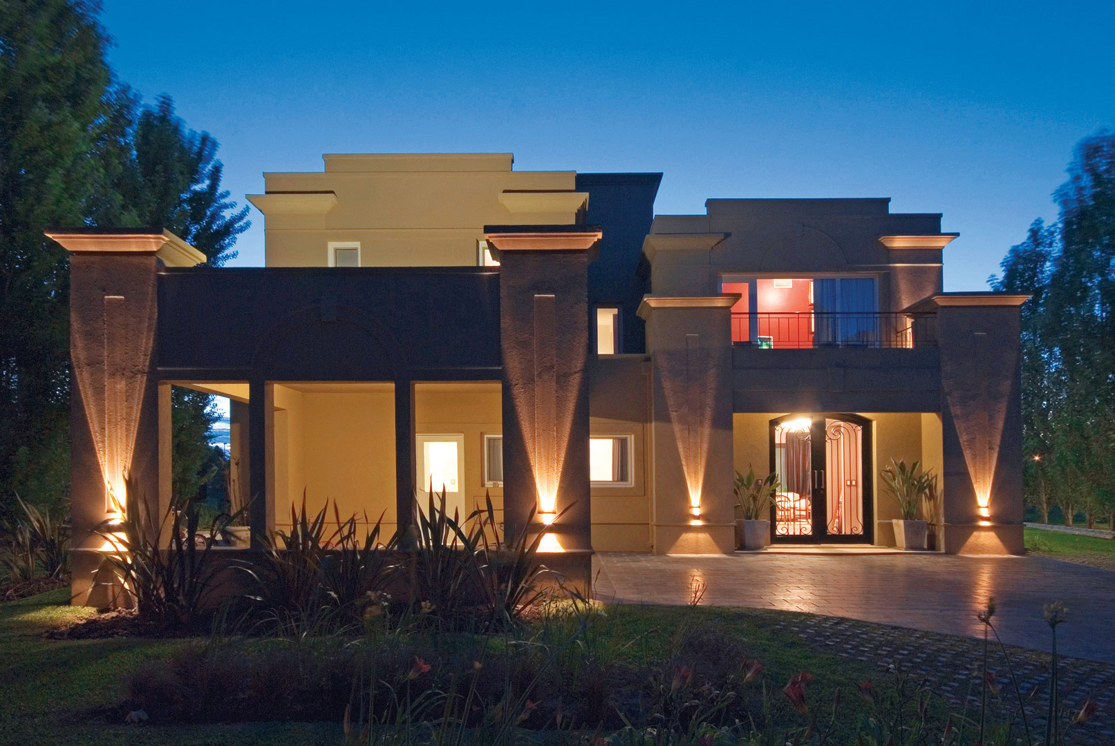 Arquinova Casas y Estudio Tomás y Fredi Llosa
