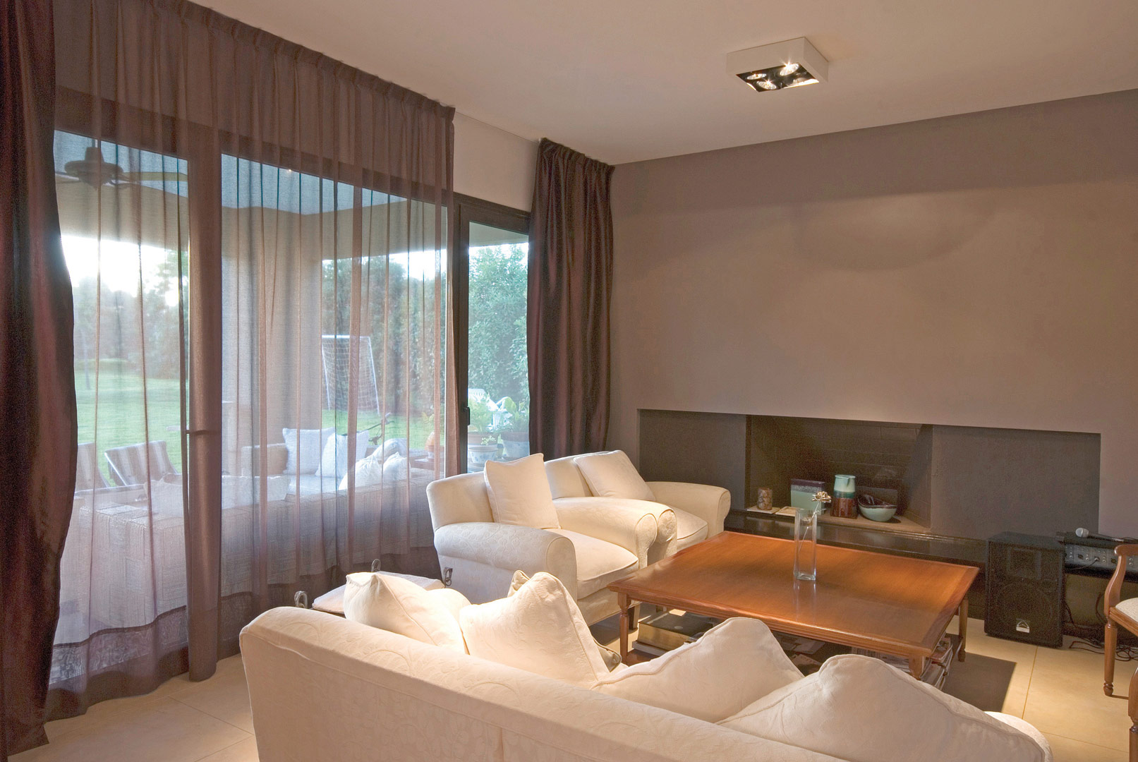 Arquinova Casas y Estudio Tomás y Fredi Llosa