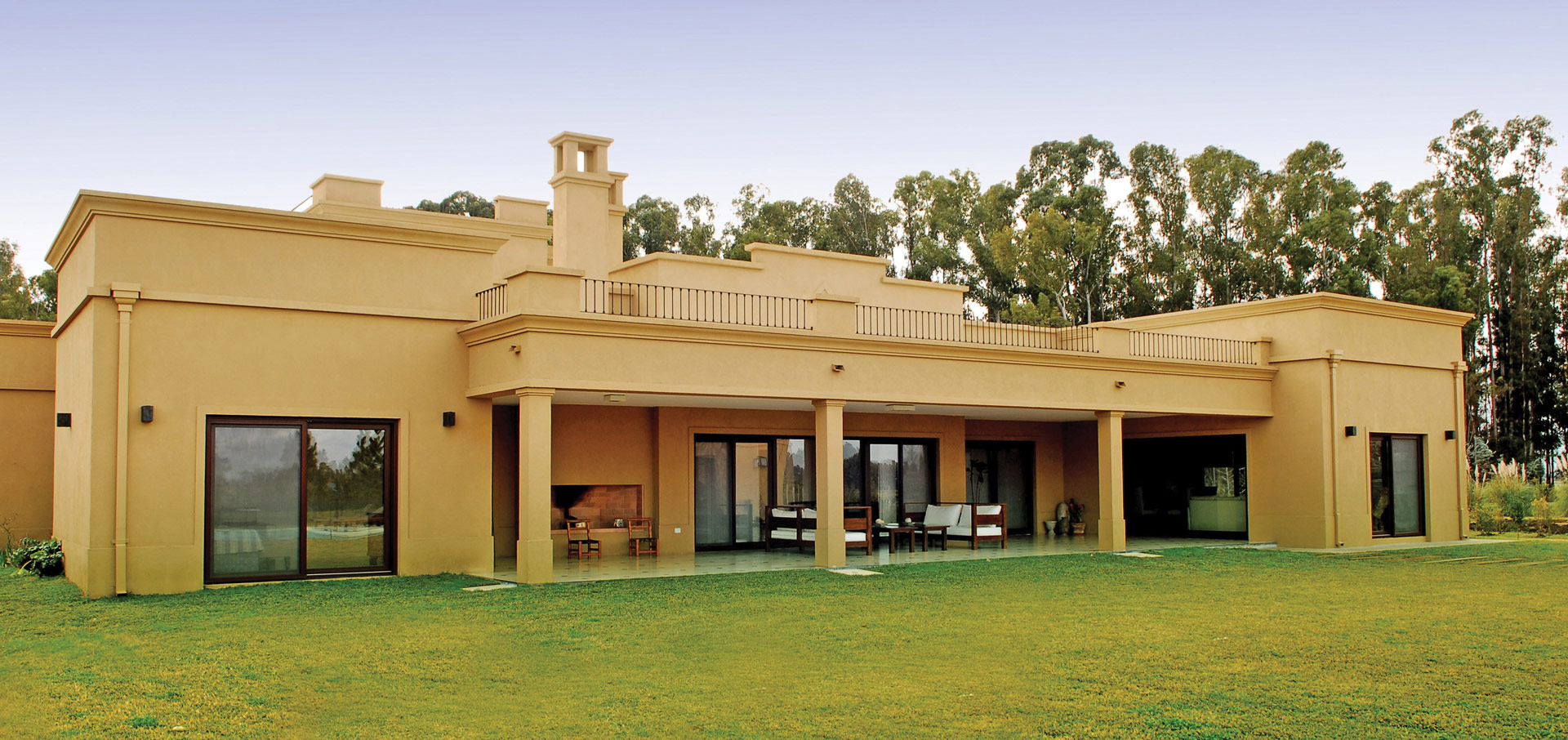 Arquinova Casas y Estudio Tomás y Fredi Llosa