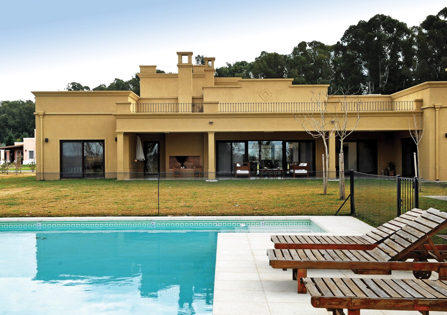 Arquinova Casas y Estudio Tomás y Fredi Llosa