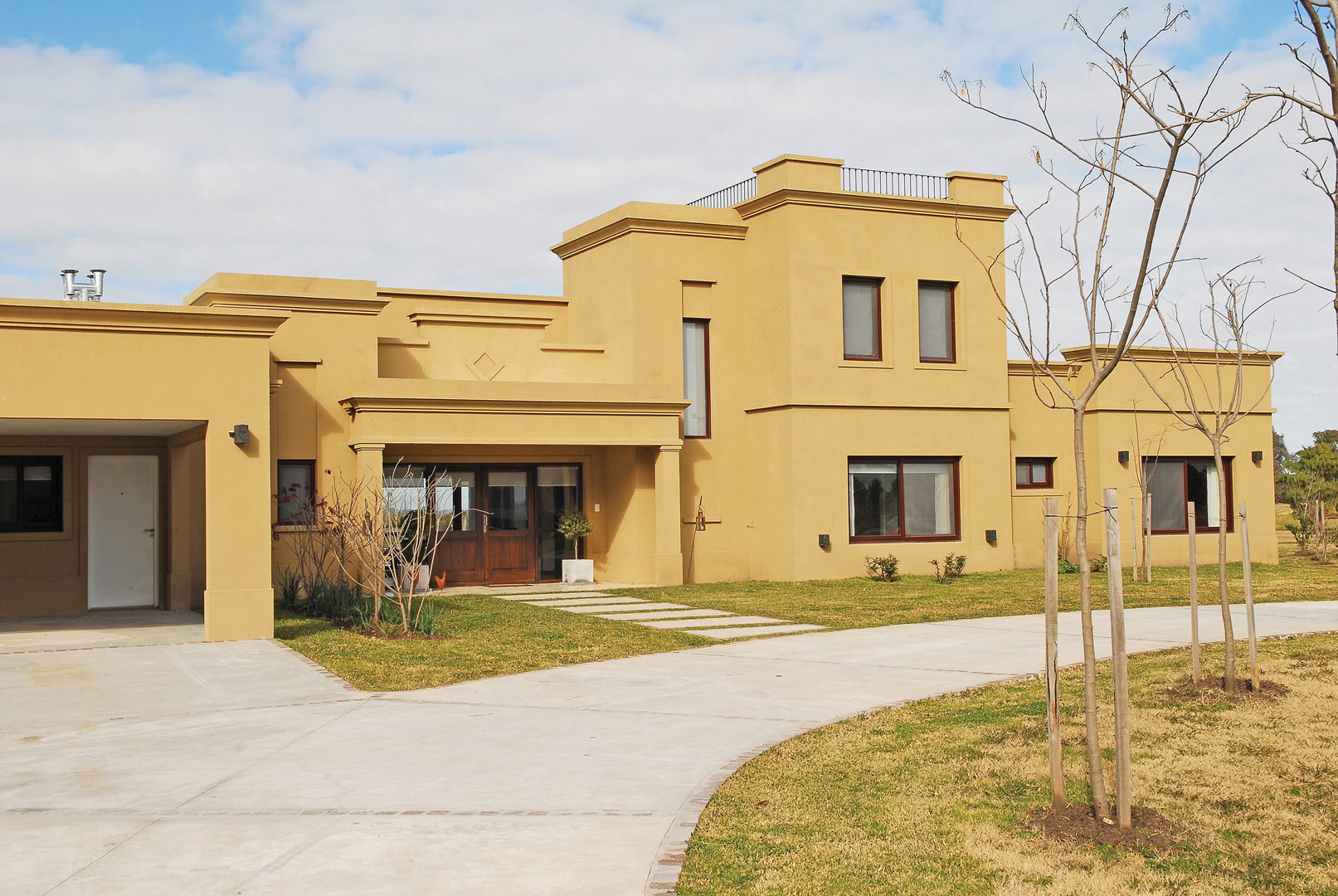 Arquinova Casas y Estudio Tomás y Fredi Llosa