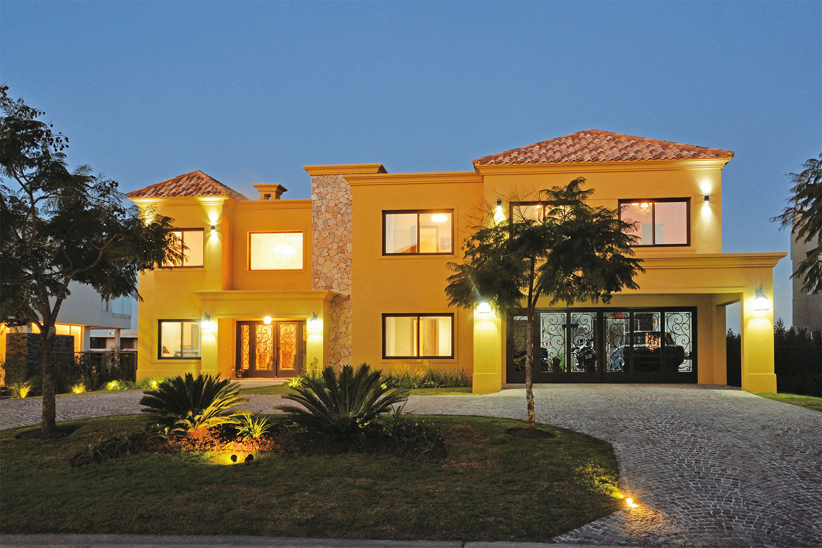 Arquinova Casas y Estudio Tomás y Fredi Llosa