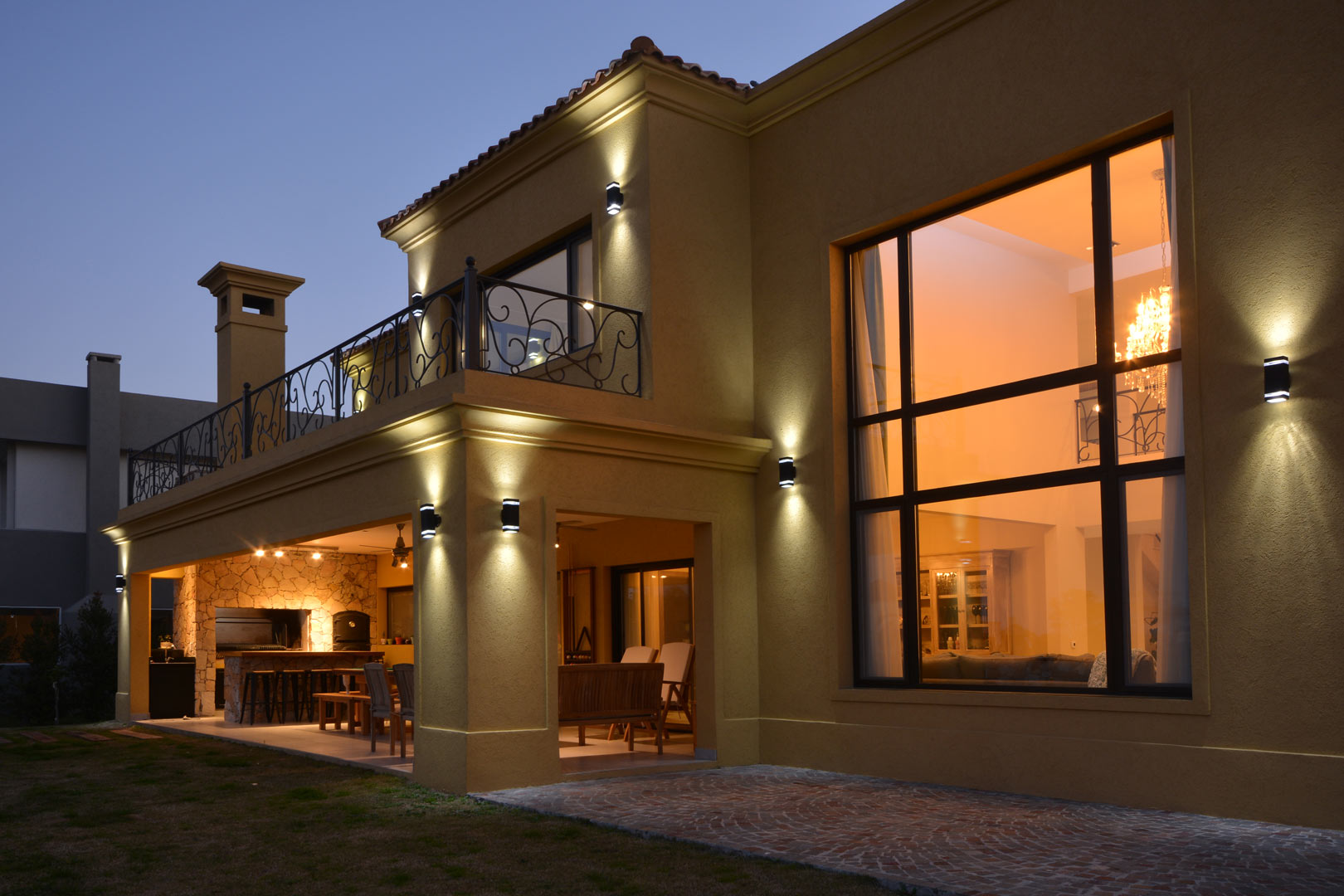 Arquinova Casas y Estudio Tomás y Fredi Llosa
