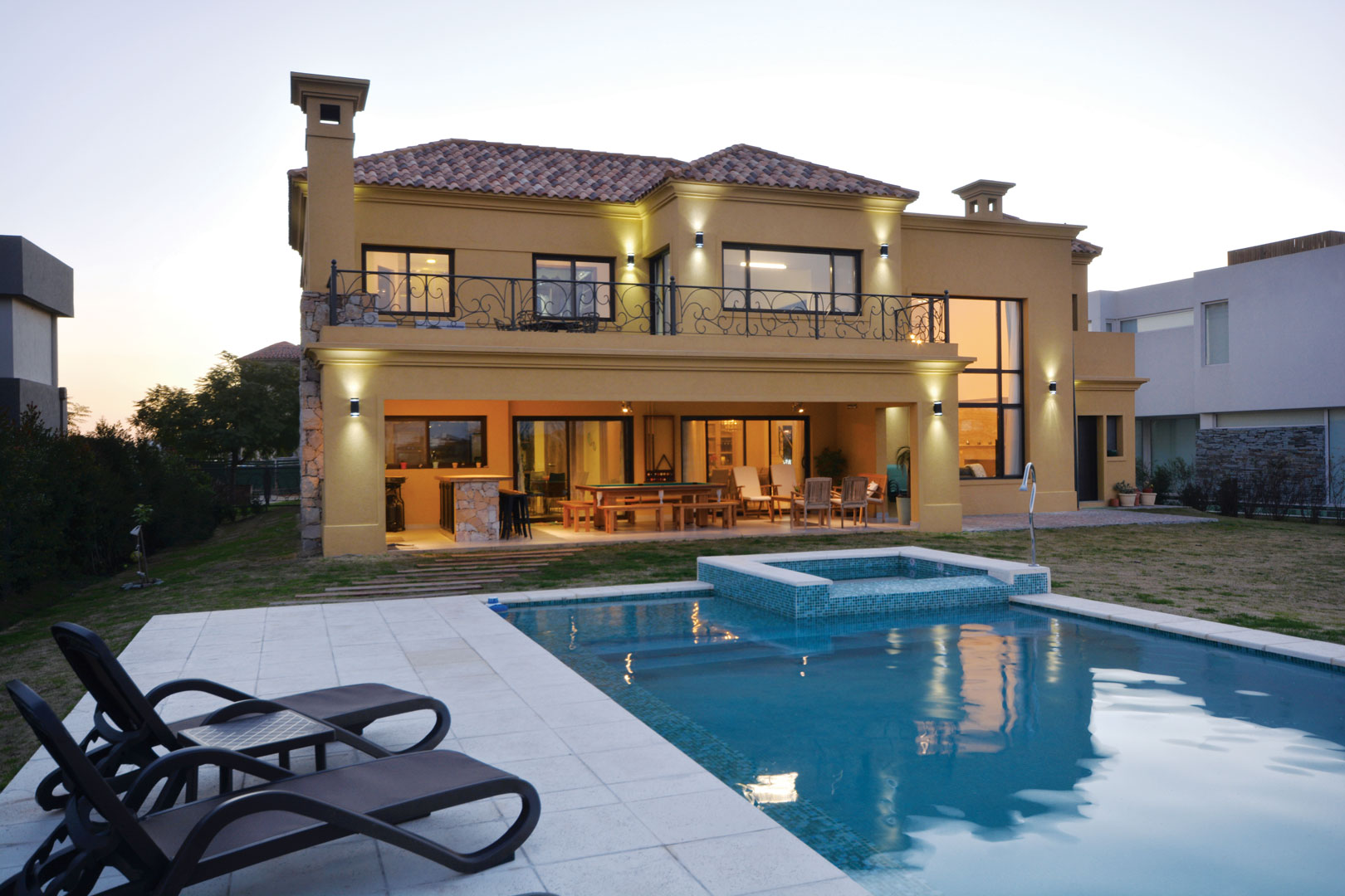 Arquinova Casas y Estudio Tomás y Fredi Llosa