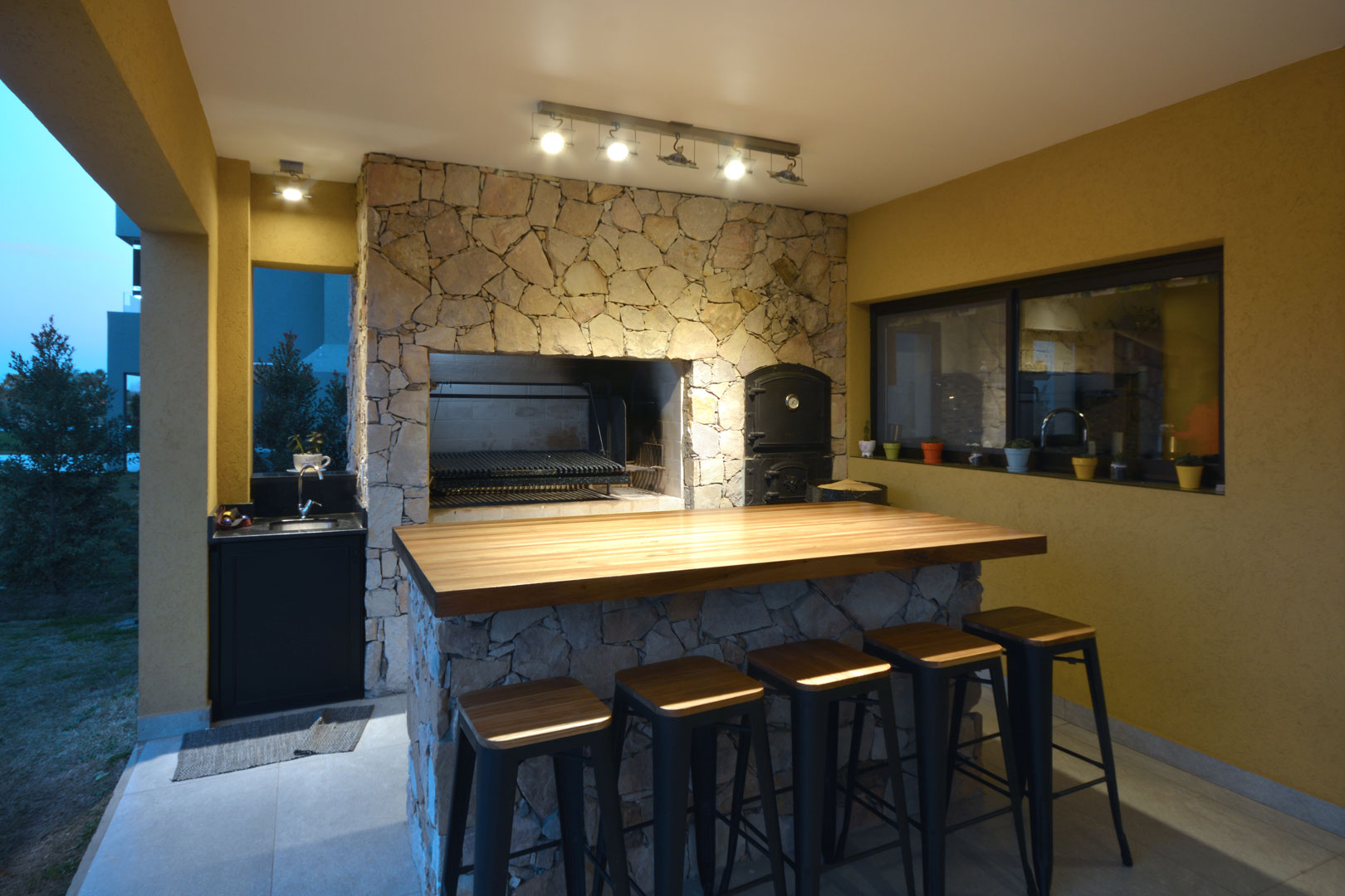 Arquinova Casas y Estudio Tomás y Fredi Llosa