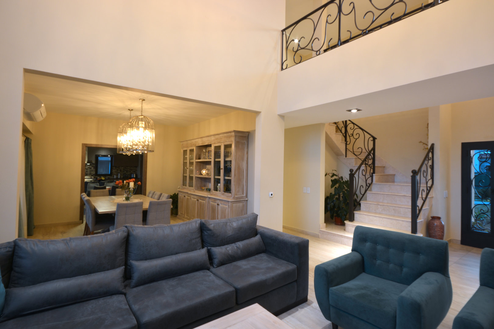 Arquinova Casas y Estudio Tomás y Fredi Llosa