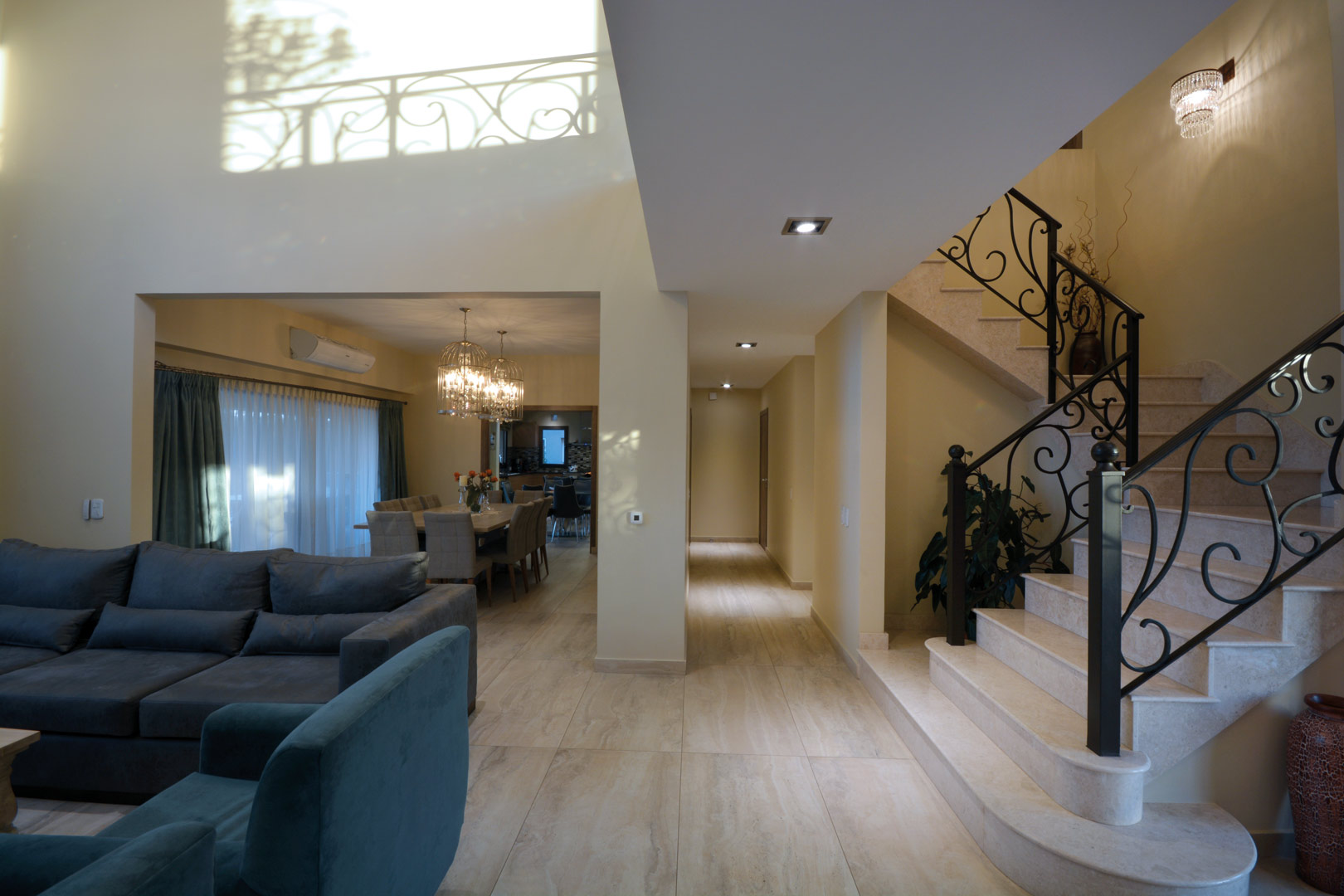 Arquinova Casas y Estudio Tomás y Fredi Llosa
