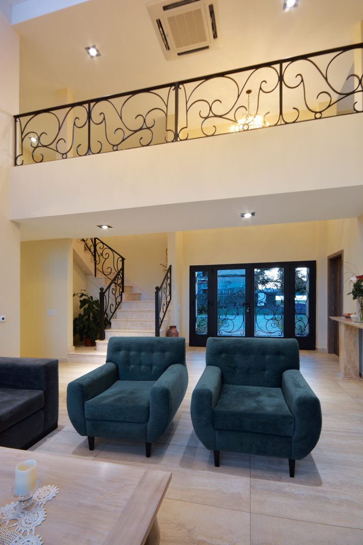 Arquinova Casas y Estudio Tomás y Fredi Llosa