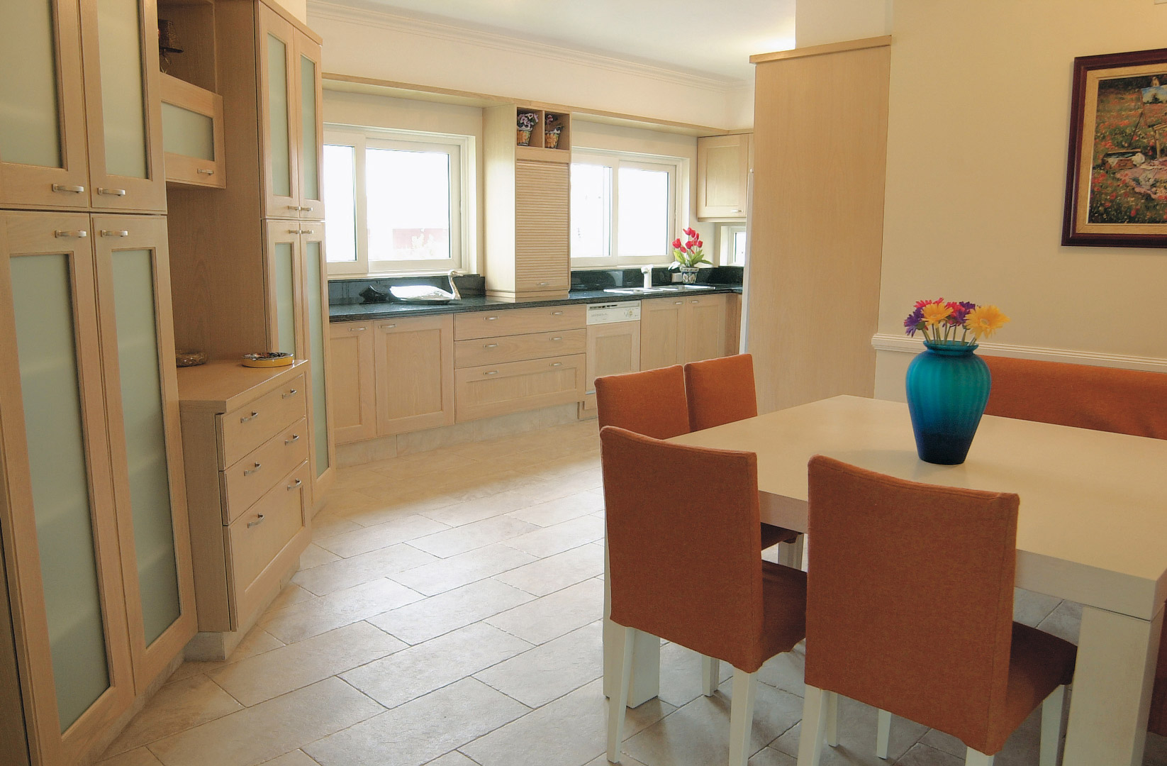 Arquinova Casas y Estudio Tomás y Fredi Llosa