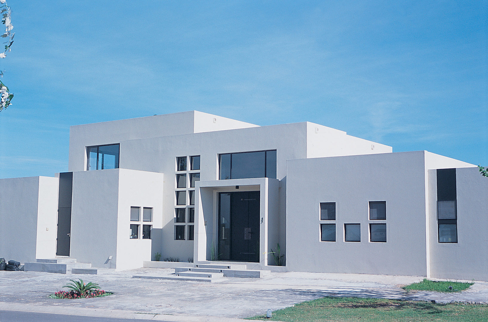 Arquinova Casas y Estudio Tomás y Fredi Llosa
