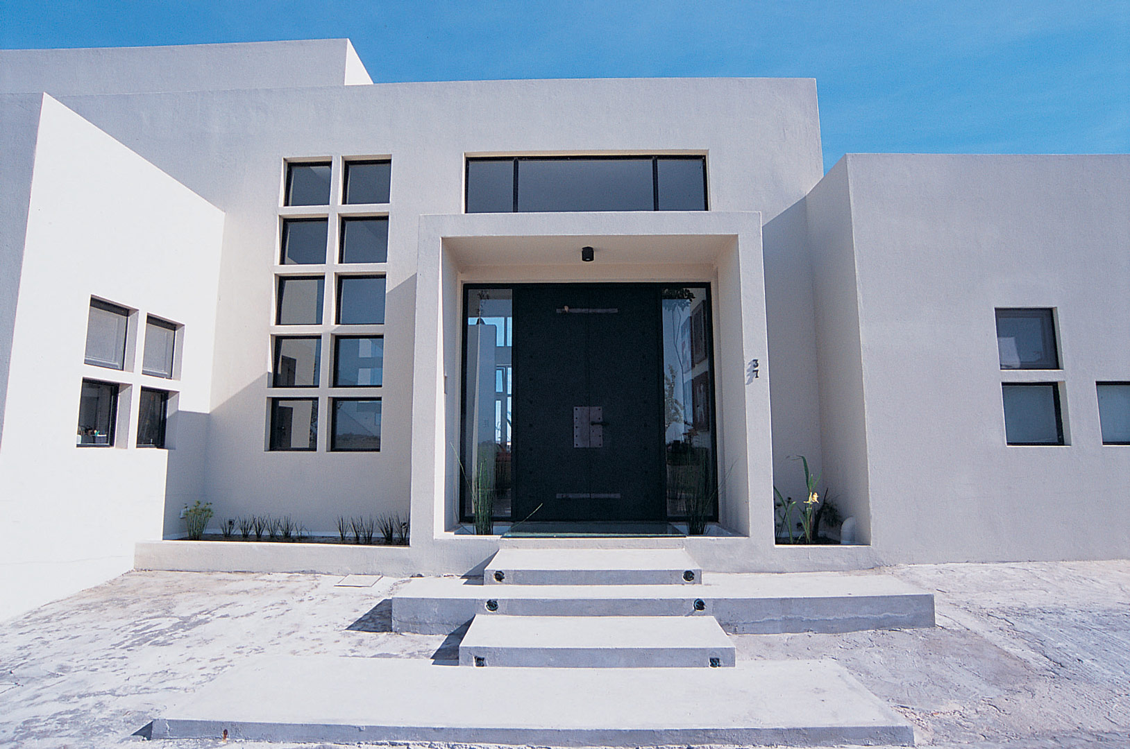 Arquinova Casas y Estudio Tomás y Fredi Llosa