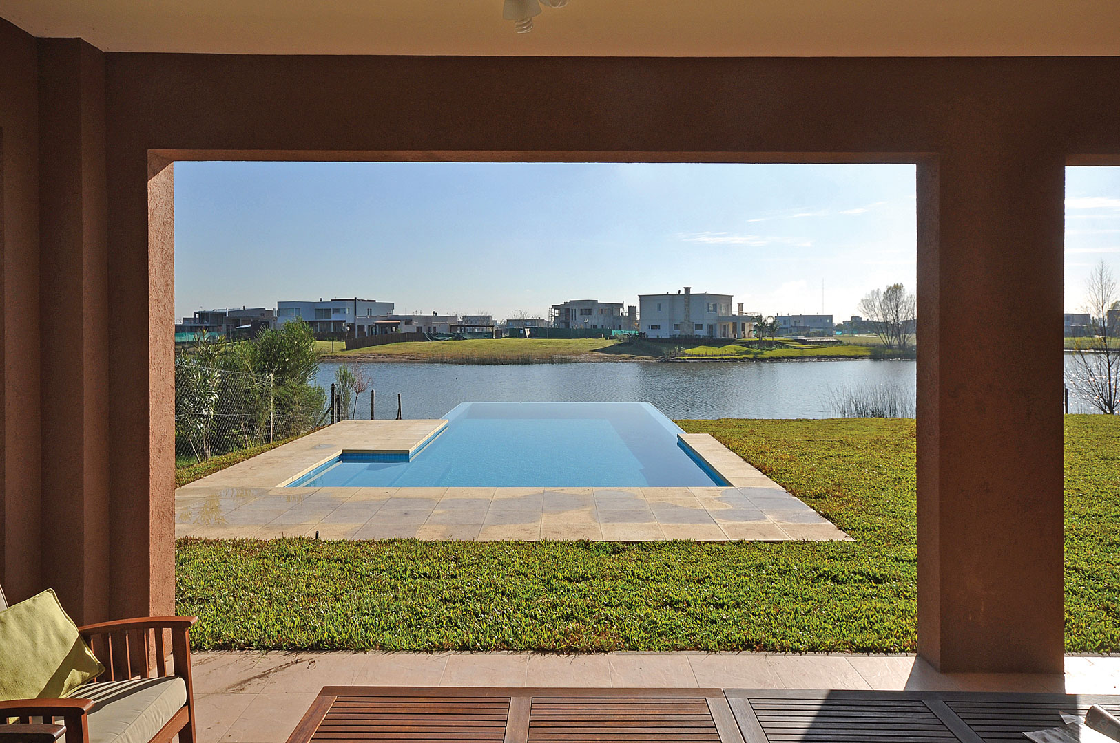 Arquinova Casas y Estudio Tomás y Fredi Llosa