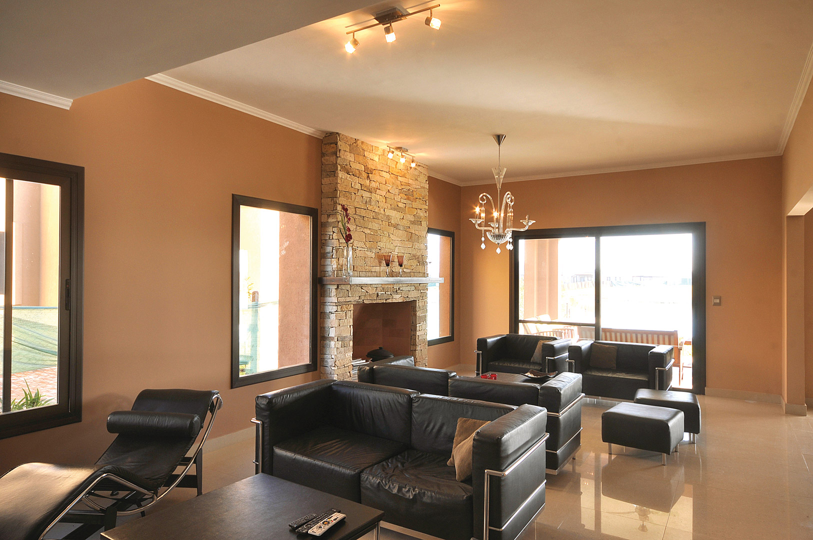 Arquinova Casas y Estudio Tomás y Fredi Llosa