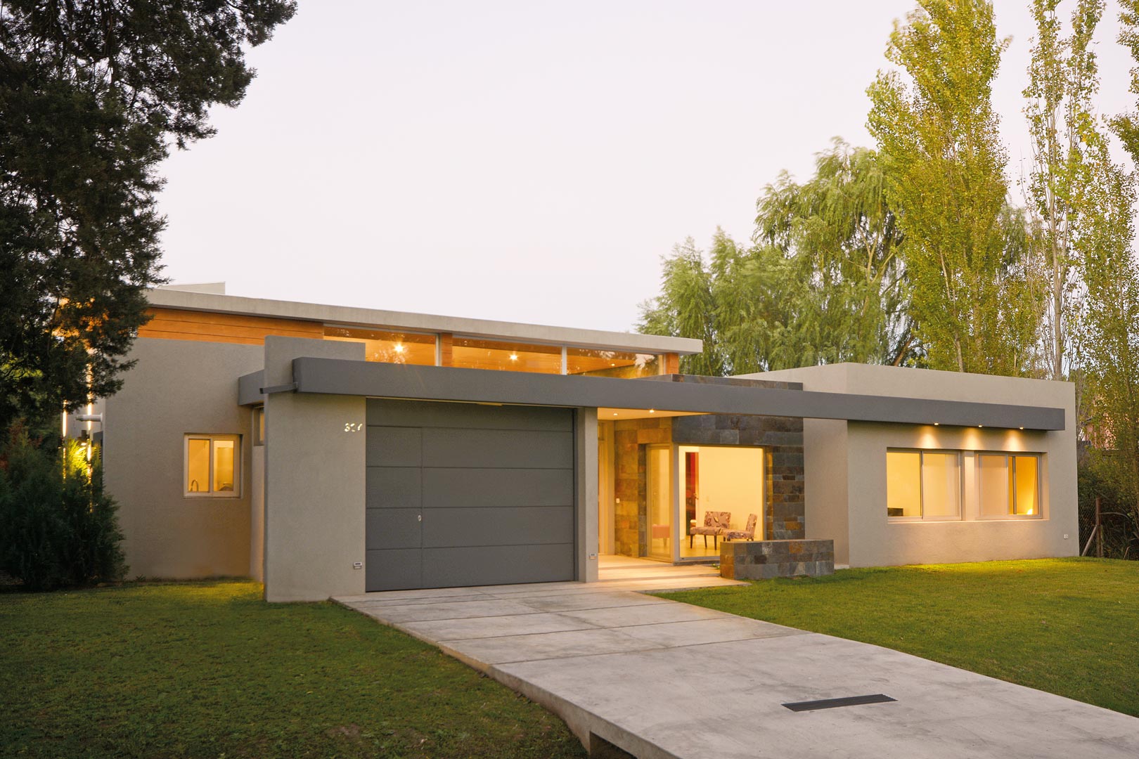 Arquinova Casas y Estudio Tomás y Fredi Llosa