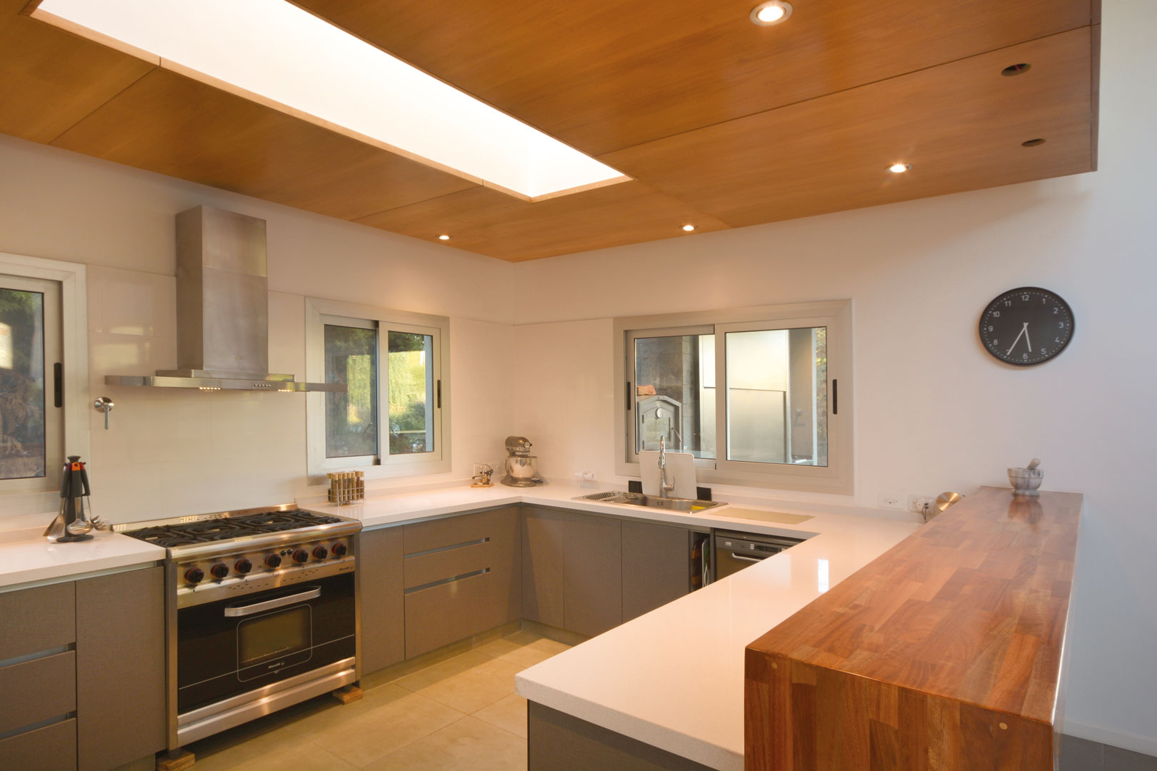 Arquinova Casas y Estudio Tomás y Fredi Llosa