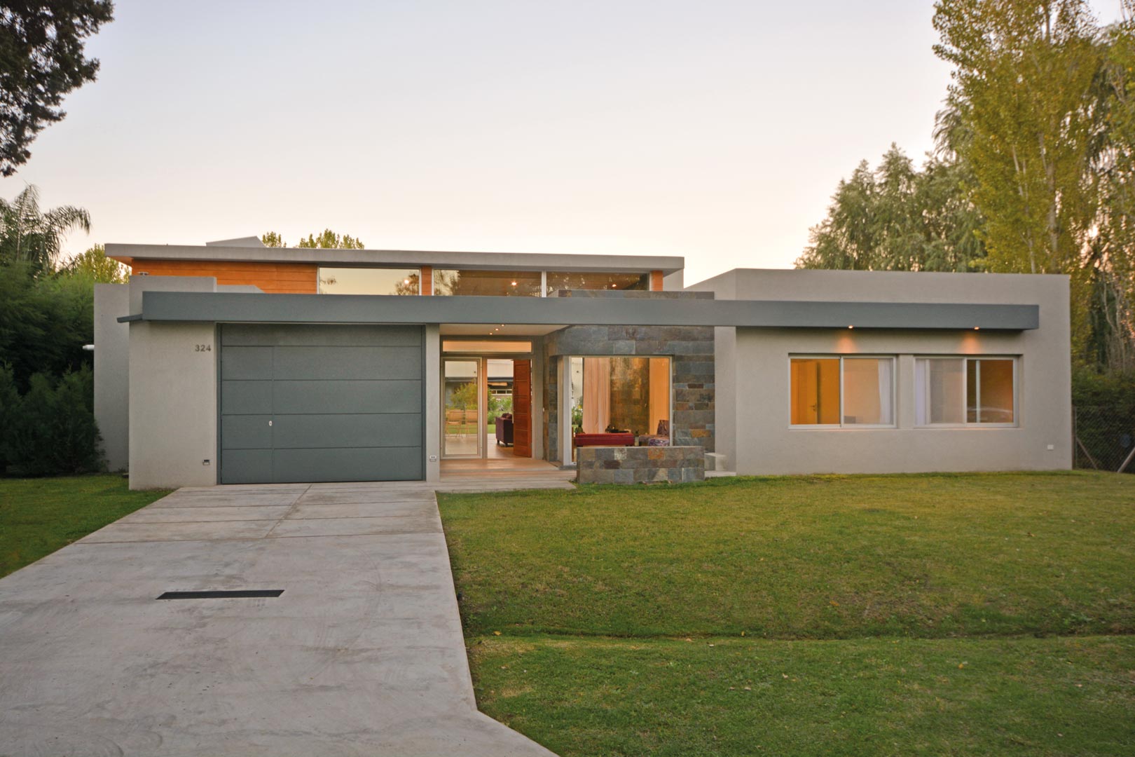 Arquinova Casas y Estudio Tomás y Fredi Llosa
