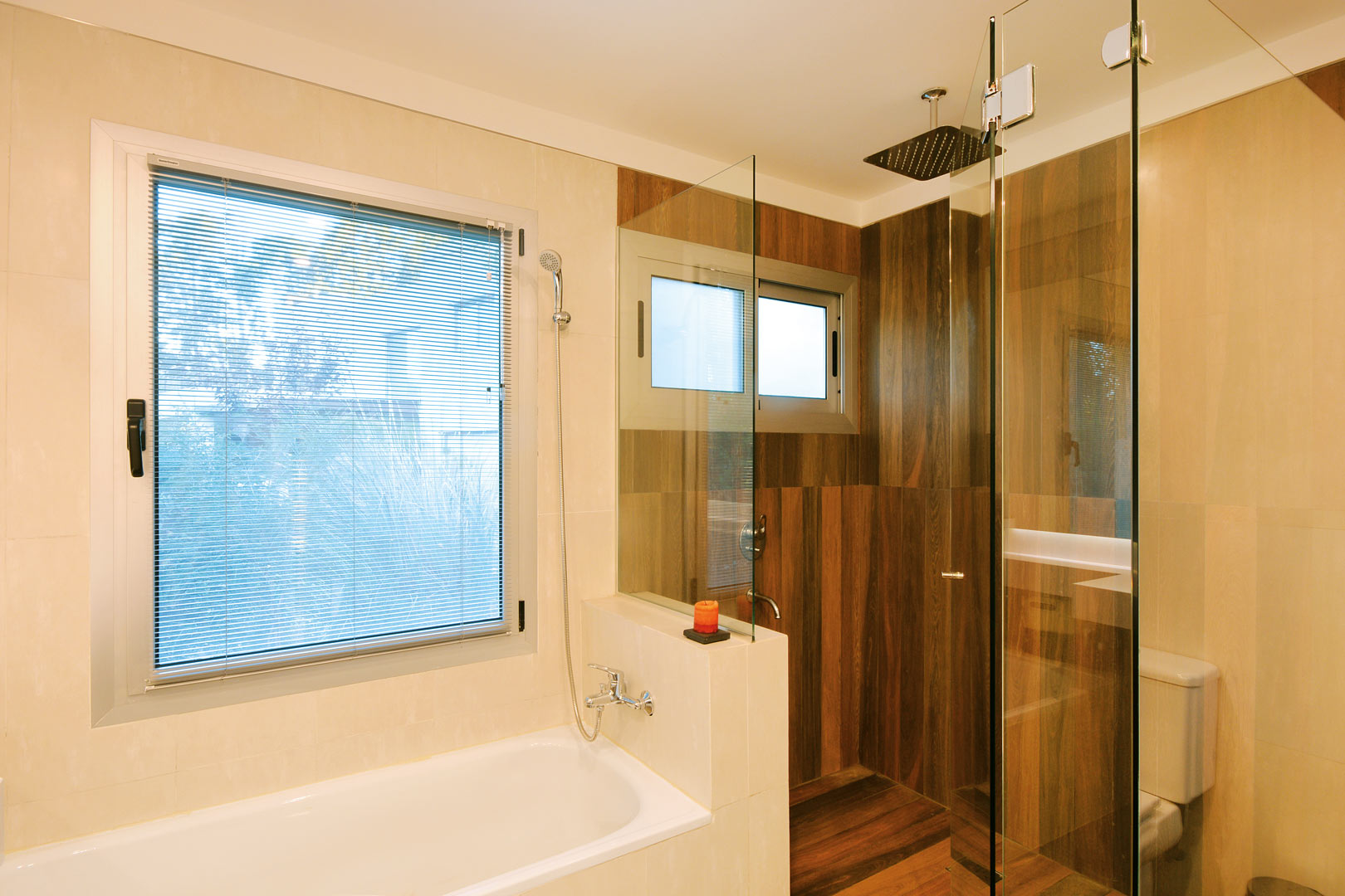 Arquinova Casas y Estudio Tomás y Fredi Llosa