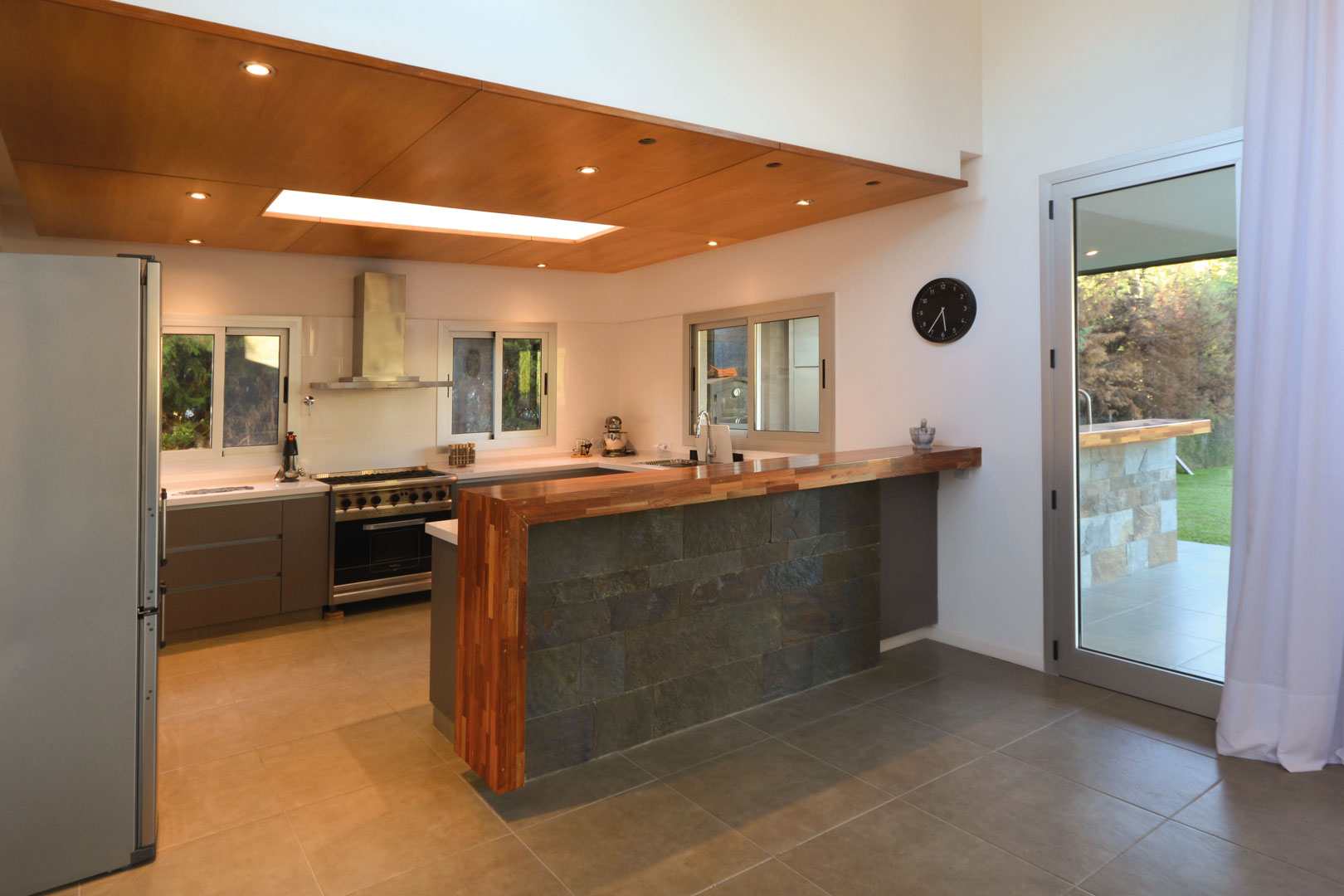 Arquinova Casas y Estudio Tomás y Fredi Llosa