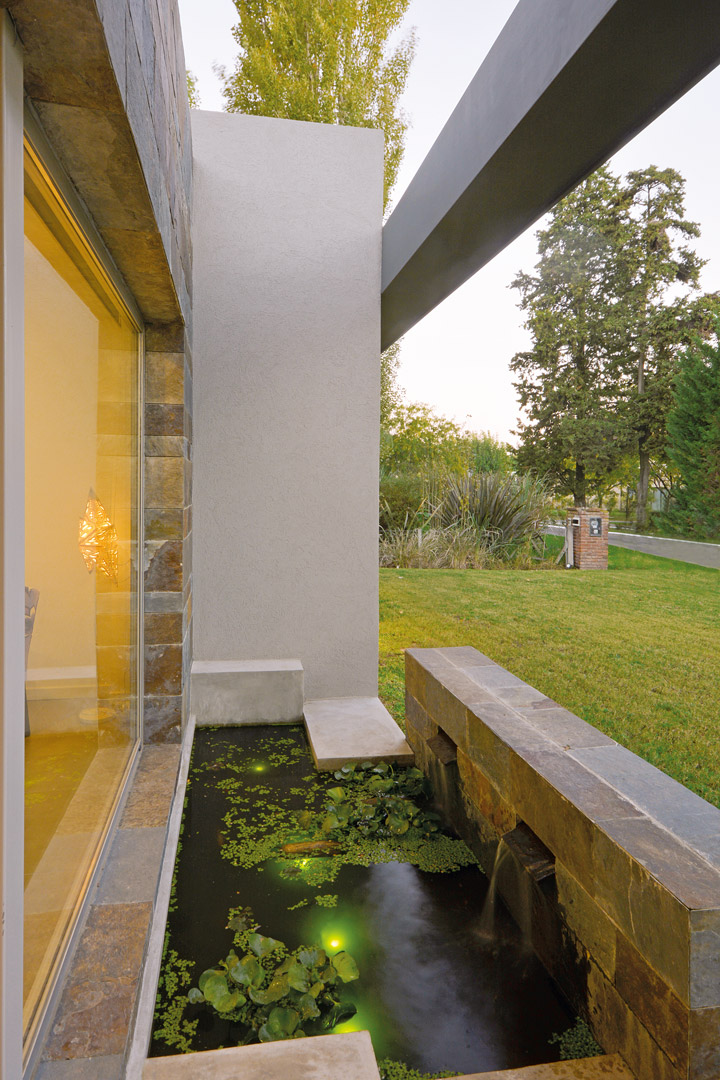 Arquinova Casas y Estudio Tomás y Fredi Llosa