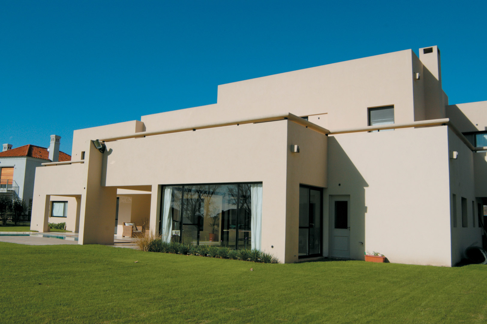 Arquinova Casas y Estudio Tomás y Fredi Llosa