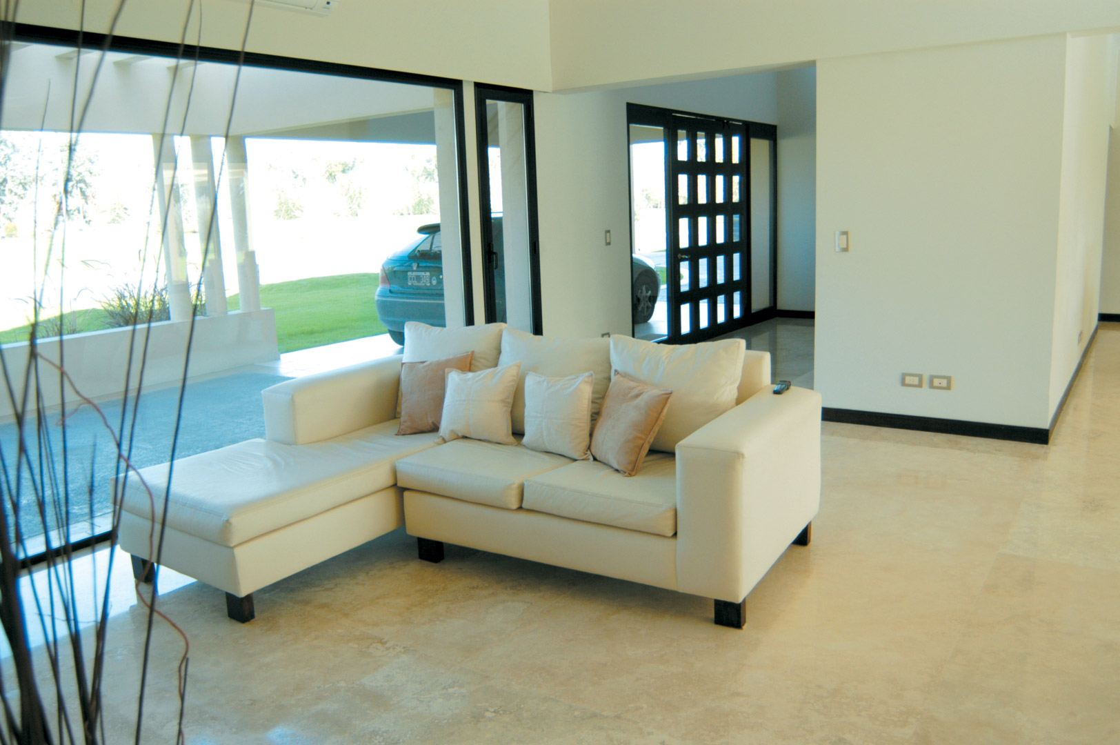 Arquinova Casas y Estudio Tomás y Fredi Llosa