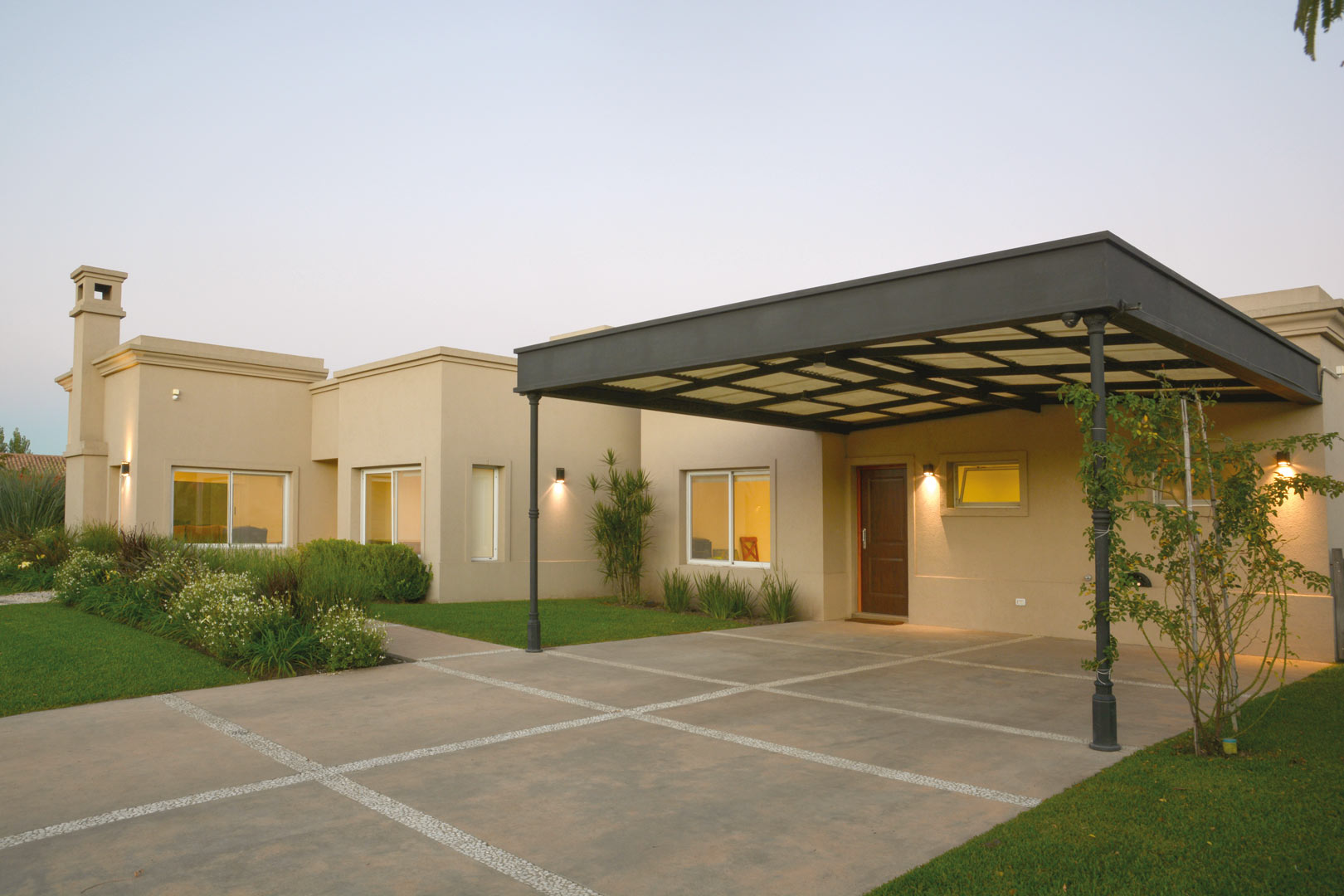 Arquinova Casas y Estudio Tomás y Fredi Llosa