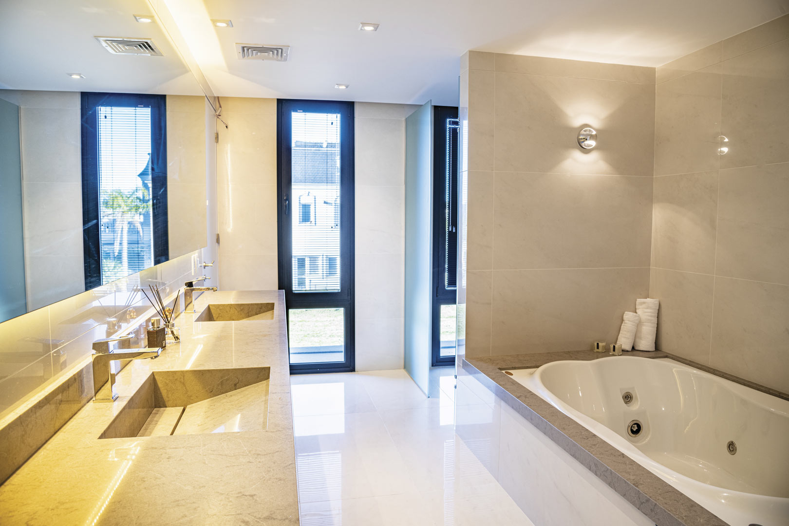 Vaccarezza, Tenesini & Angelone Arquitectos