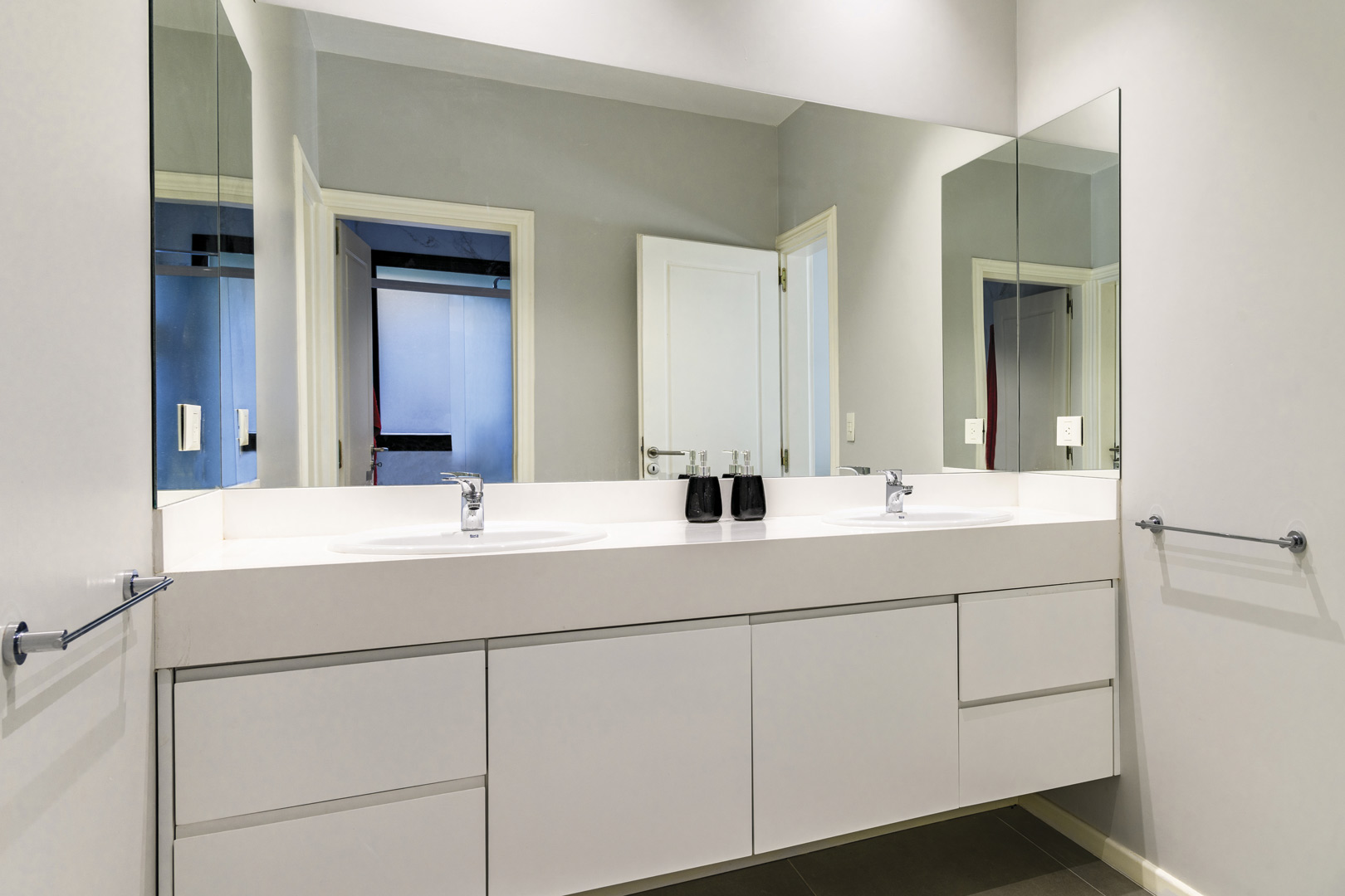 Vaccarezza, Tenesini & Angelone Arquitectos