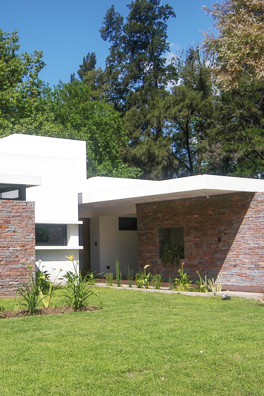 Arquinova Casas y Estudio Tomás y Fredi Llosa