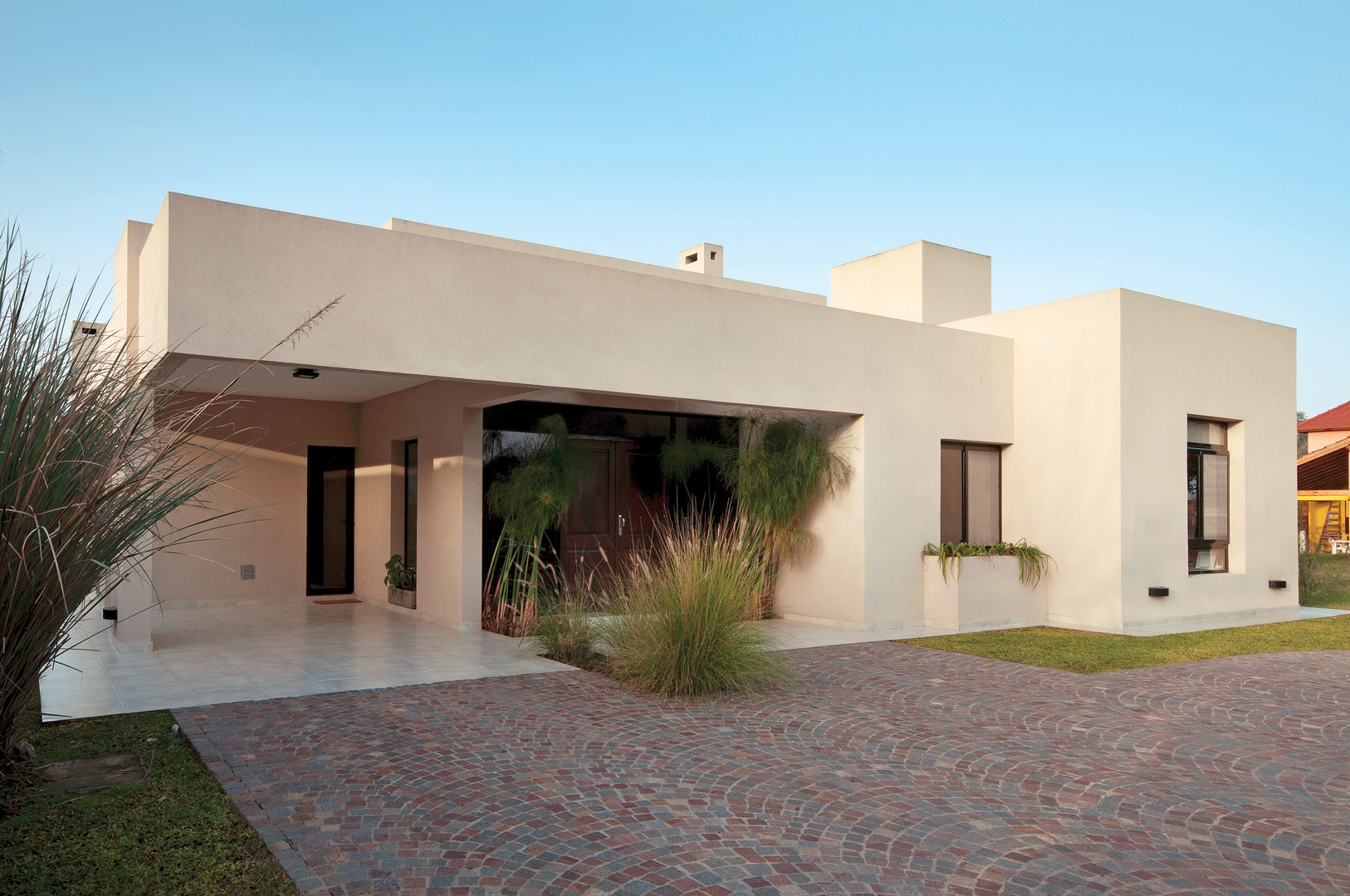 PAVLOFF - REGALINI & Asociados / Estudio de Arquitectura