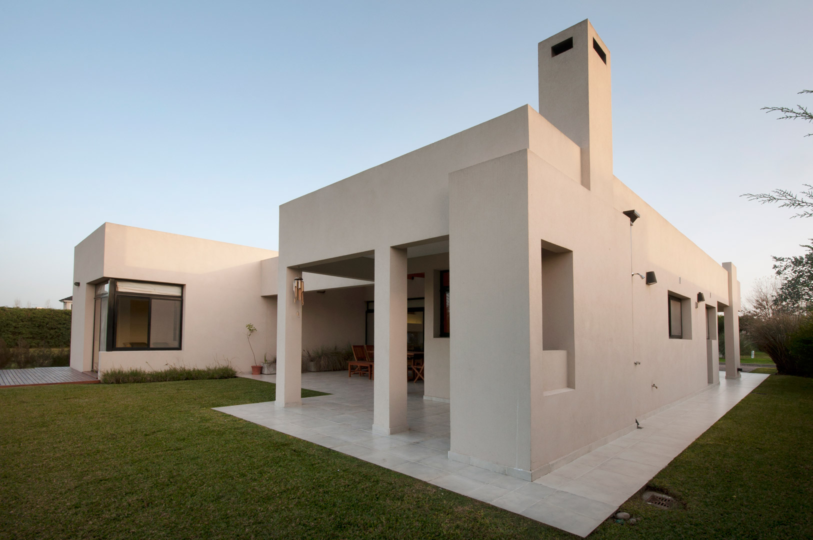 PAVLOFF - REGALINI & Asociados / Estudio de Arquitectura