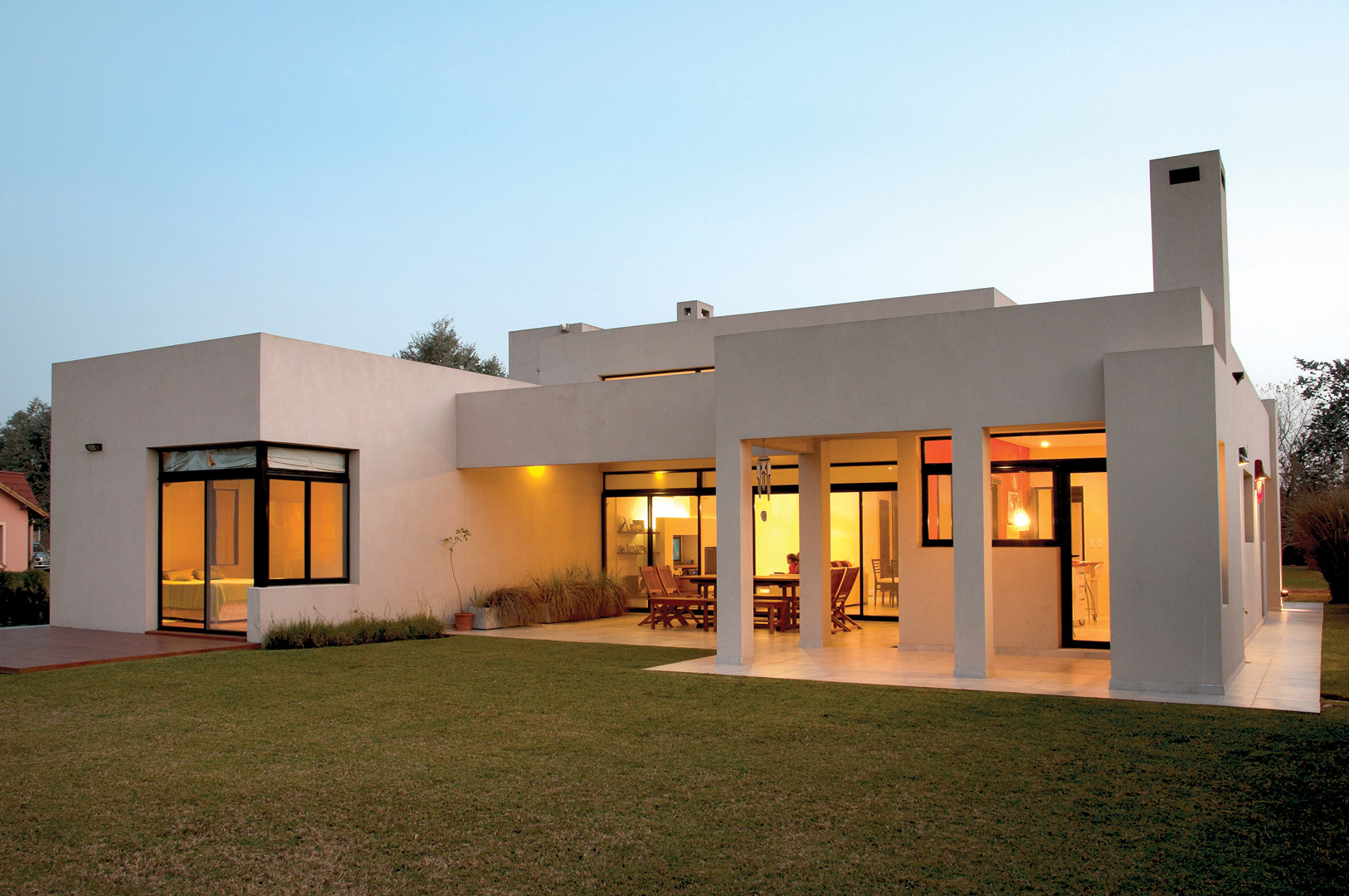 PAVLOFF - REGALINI & Asociados / Estudio de Arquitectura
