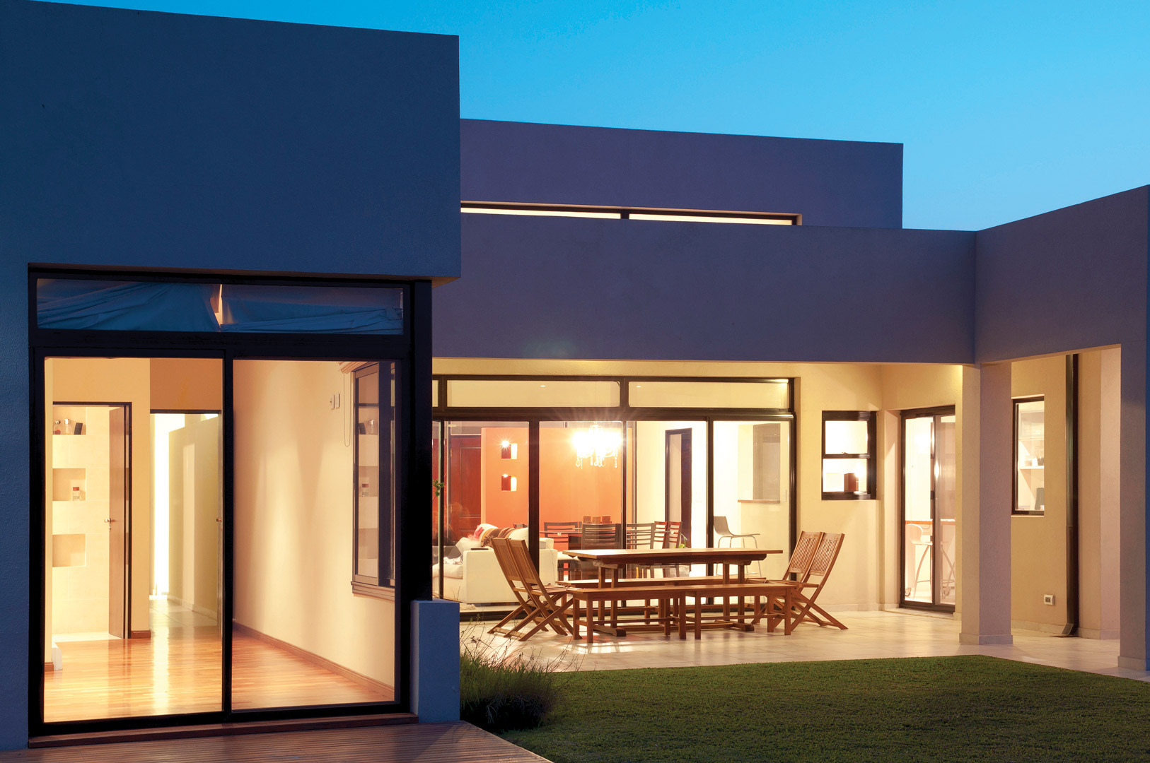 PAVLOFF - REGALINI & Asociados / Estudio de Arquitectura
