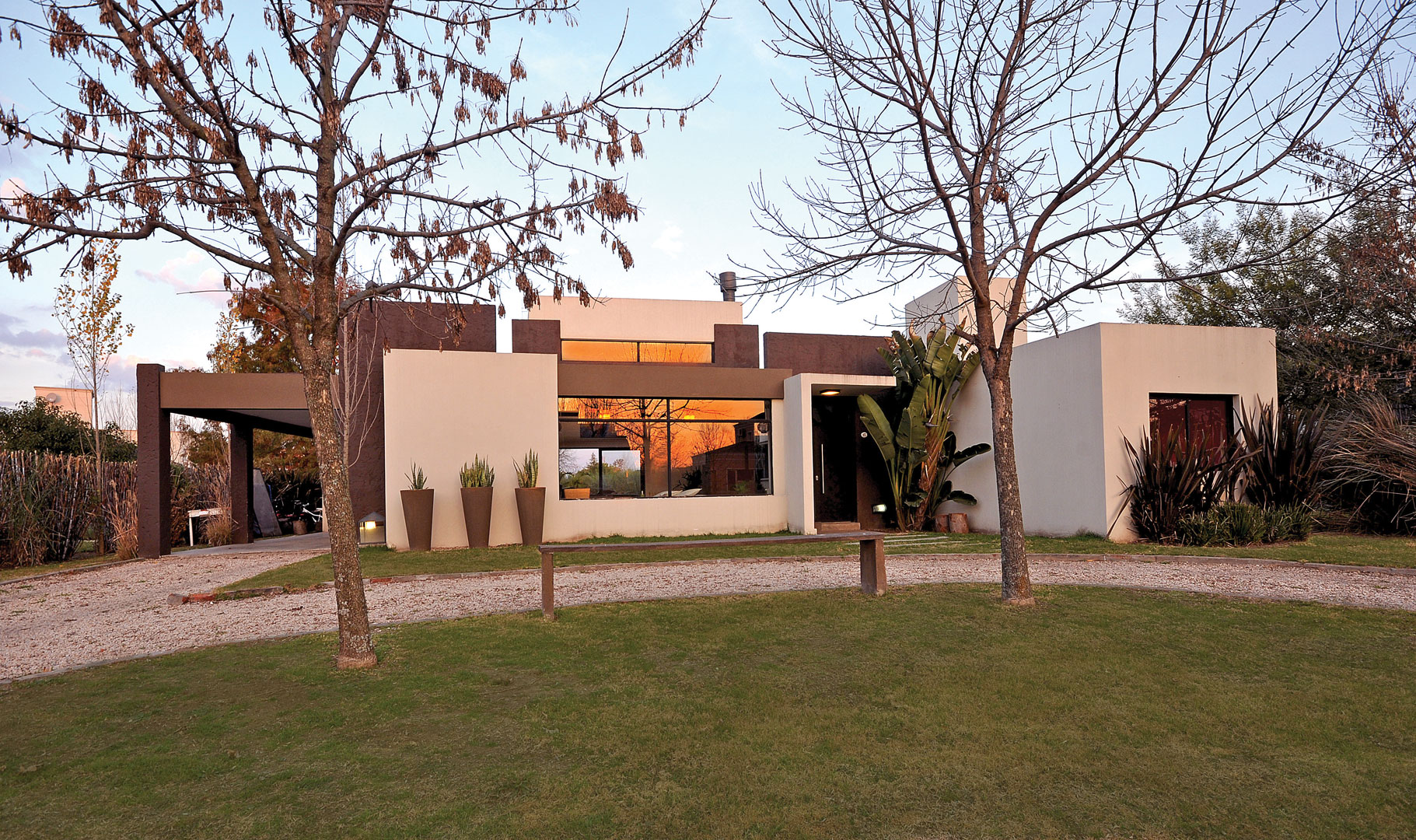 PAVLOFF - REGALINI & Asociados / Estudio de Arquitectura