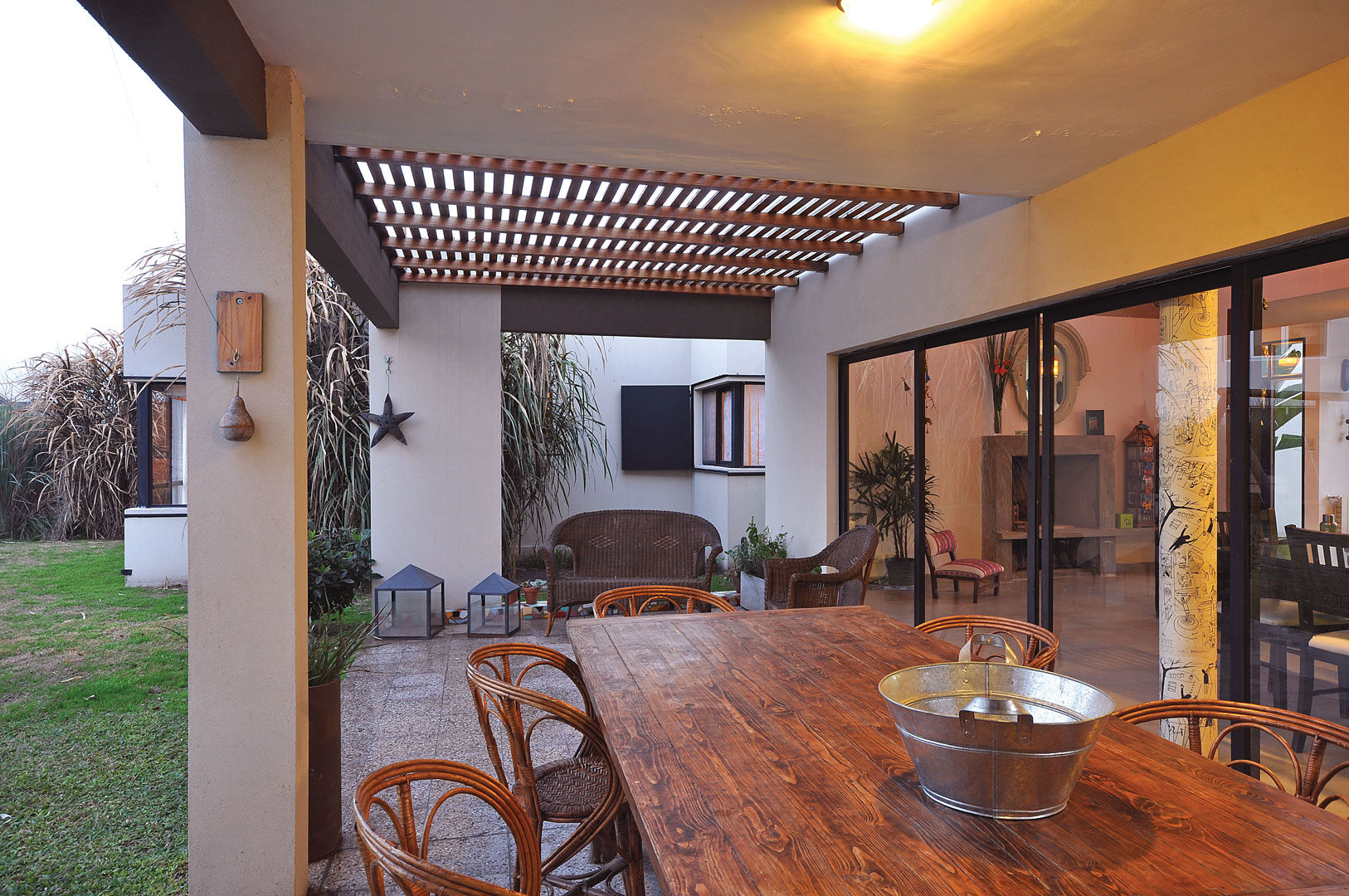 PAVLOFF - REGALINI & Asociados / Estudio de Arquitectura