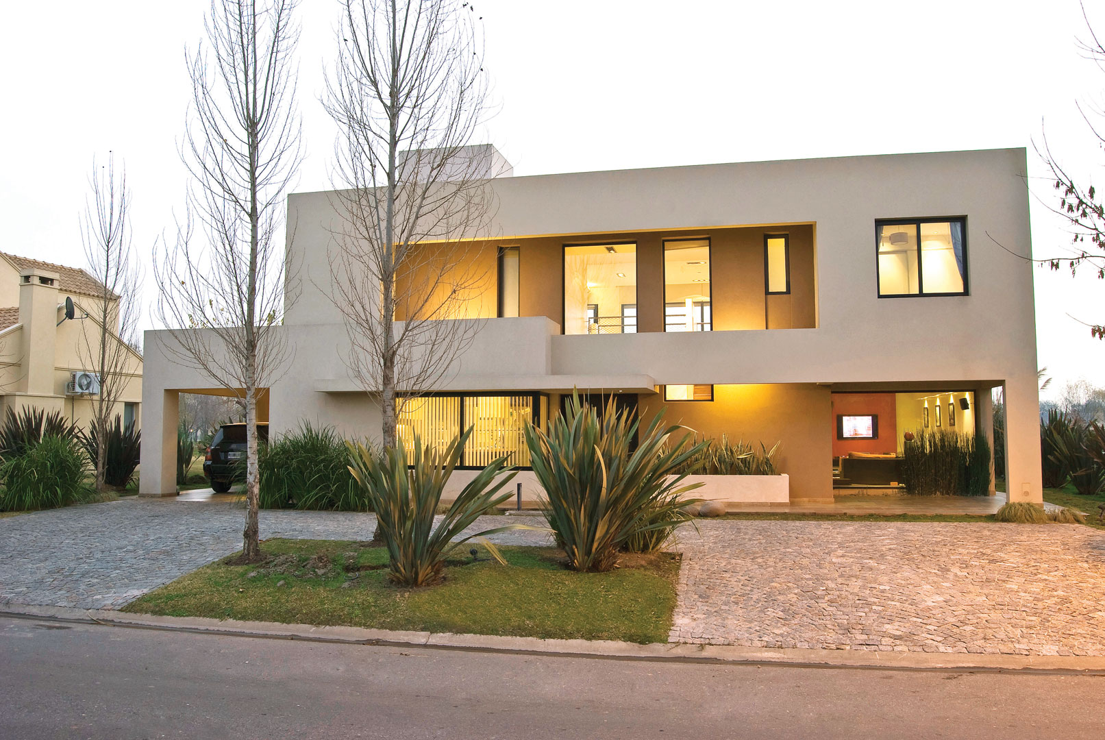 PAVLOFF - REGALINI & Asociados / Estudio de Arquitectura