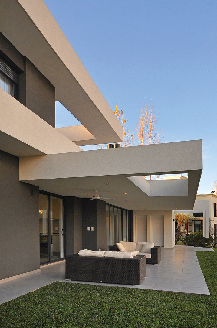 PAVLOFF - REGALINI & Asociados / Estudio de Arquitectura